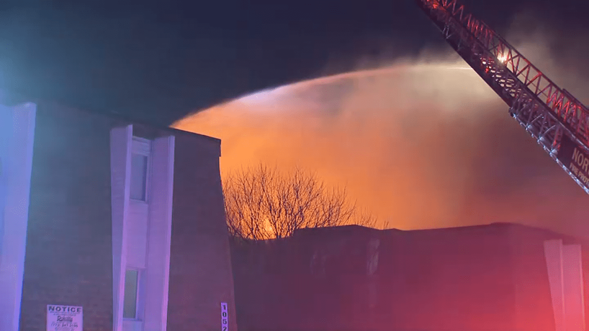  Entire building displaced in Chicago Ridge apartment fire 