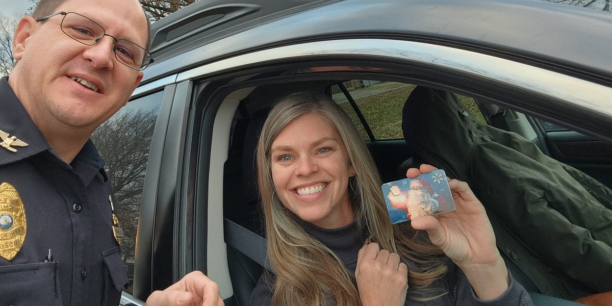   
																Carmi Police give gift cards instead of traffic tickets 
															 