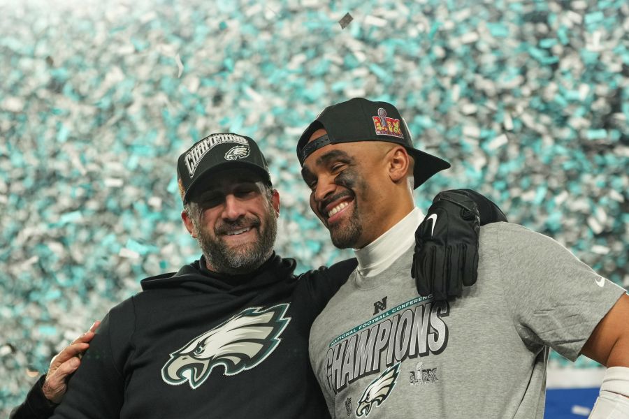   
																Hurts, Barkley each rush for 3 TDs to help Eagles reach Super Bowl with 55-23 win over Commanders 
															 