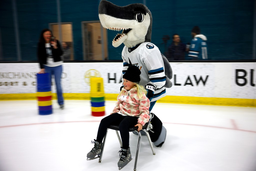  Photos: Skate Party with San Jose Sharks’ Luke Kunin 