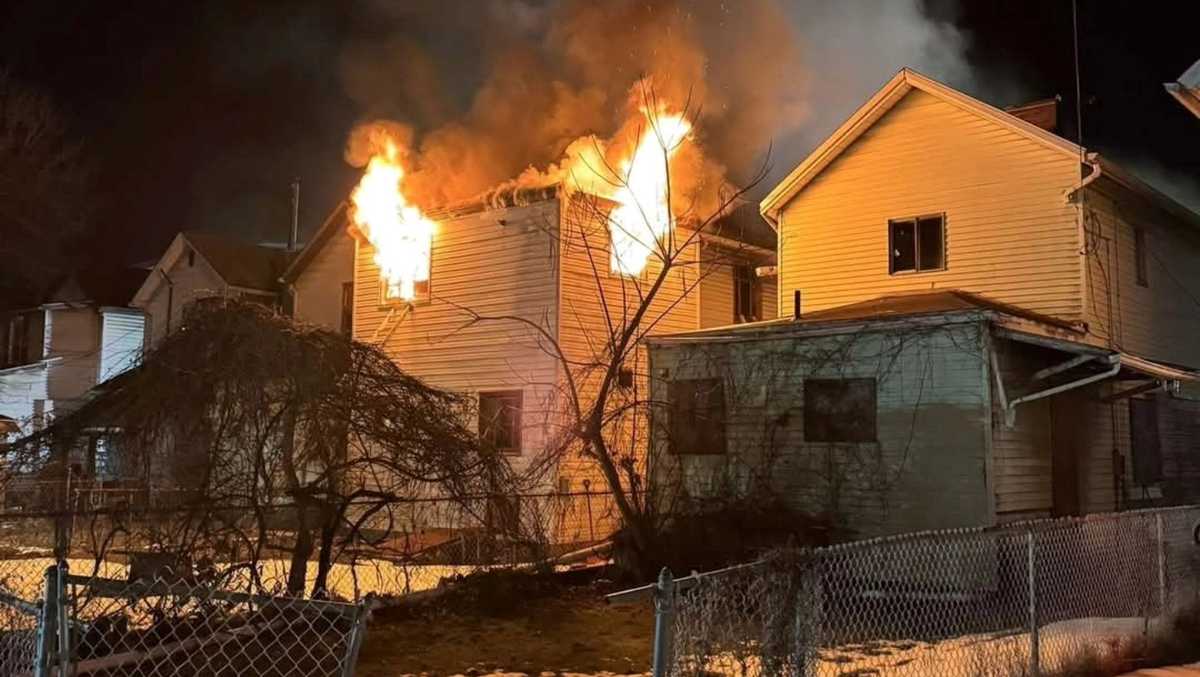  Fire breaks out in McKees Rocks home 