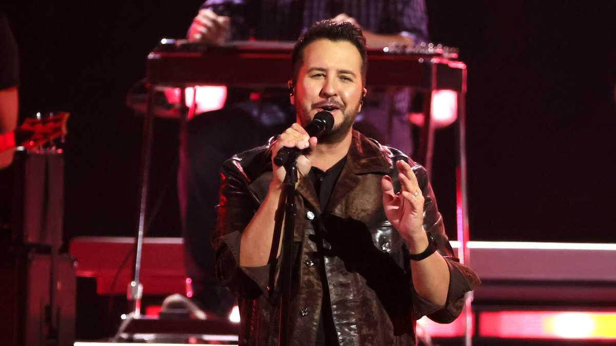  Luke Bryan announces summer tour stop in Pittsburgh area 