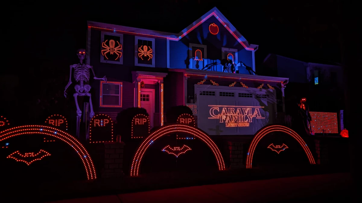  Illinois Family Wins Halloween With Awesome ‘Stranger Things’ Light Show 
