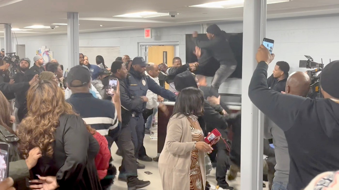  Thornton Township’s first meeting with new trustee devolves into brawl 