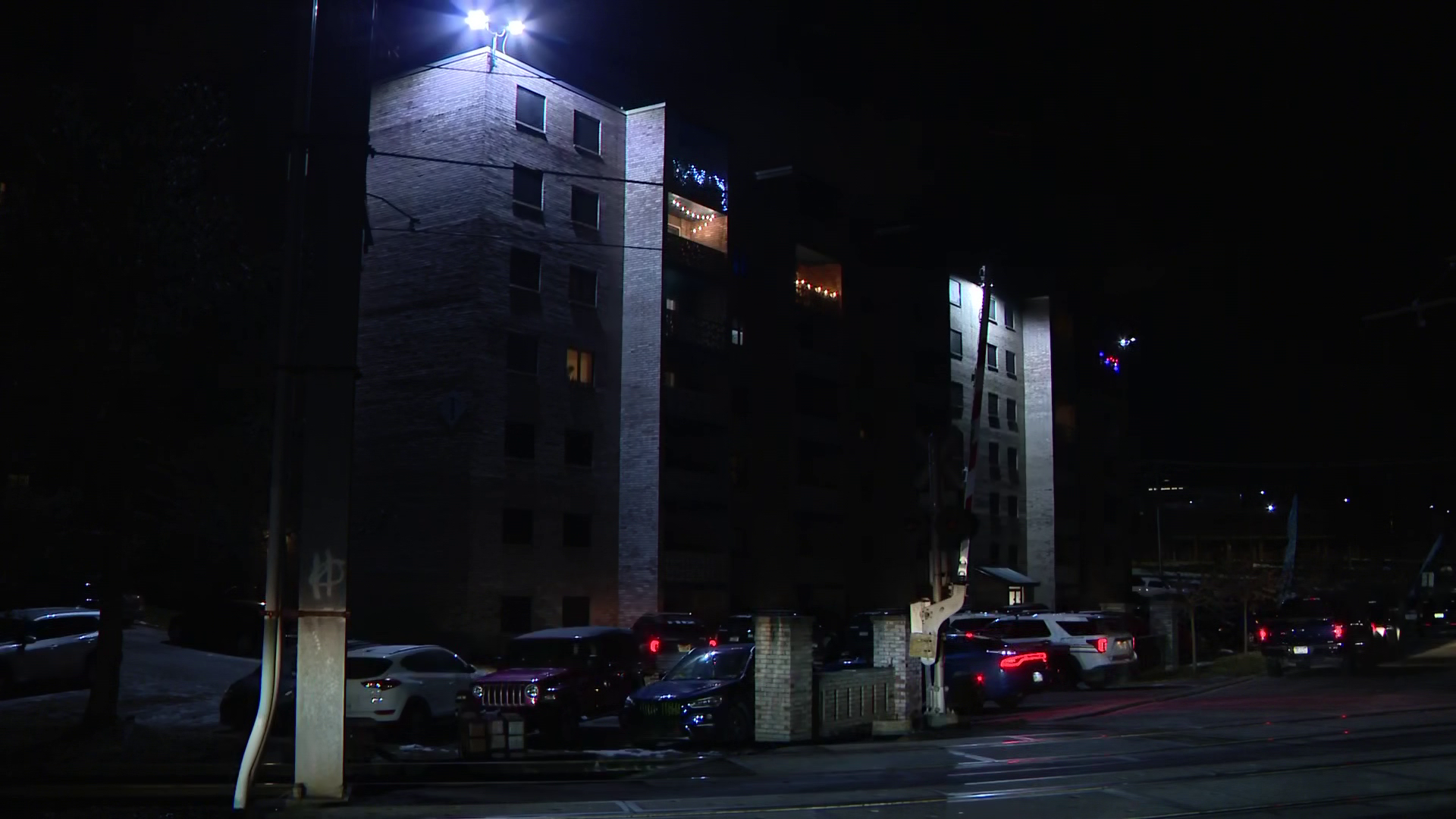  Suspect shot by police at apartment complex in Bethel Park 