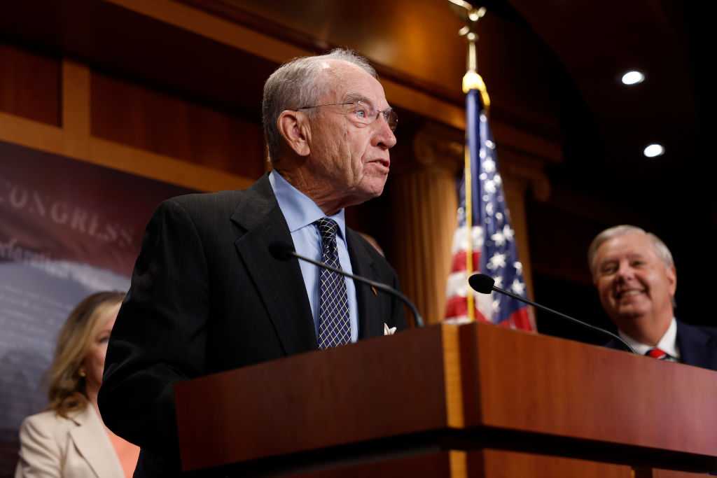  Senator Chuck Grassley addresses deadly plane crash in DC ahead of confirmation hearing 