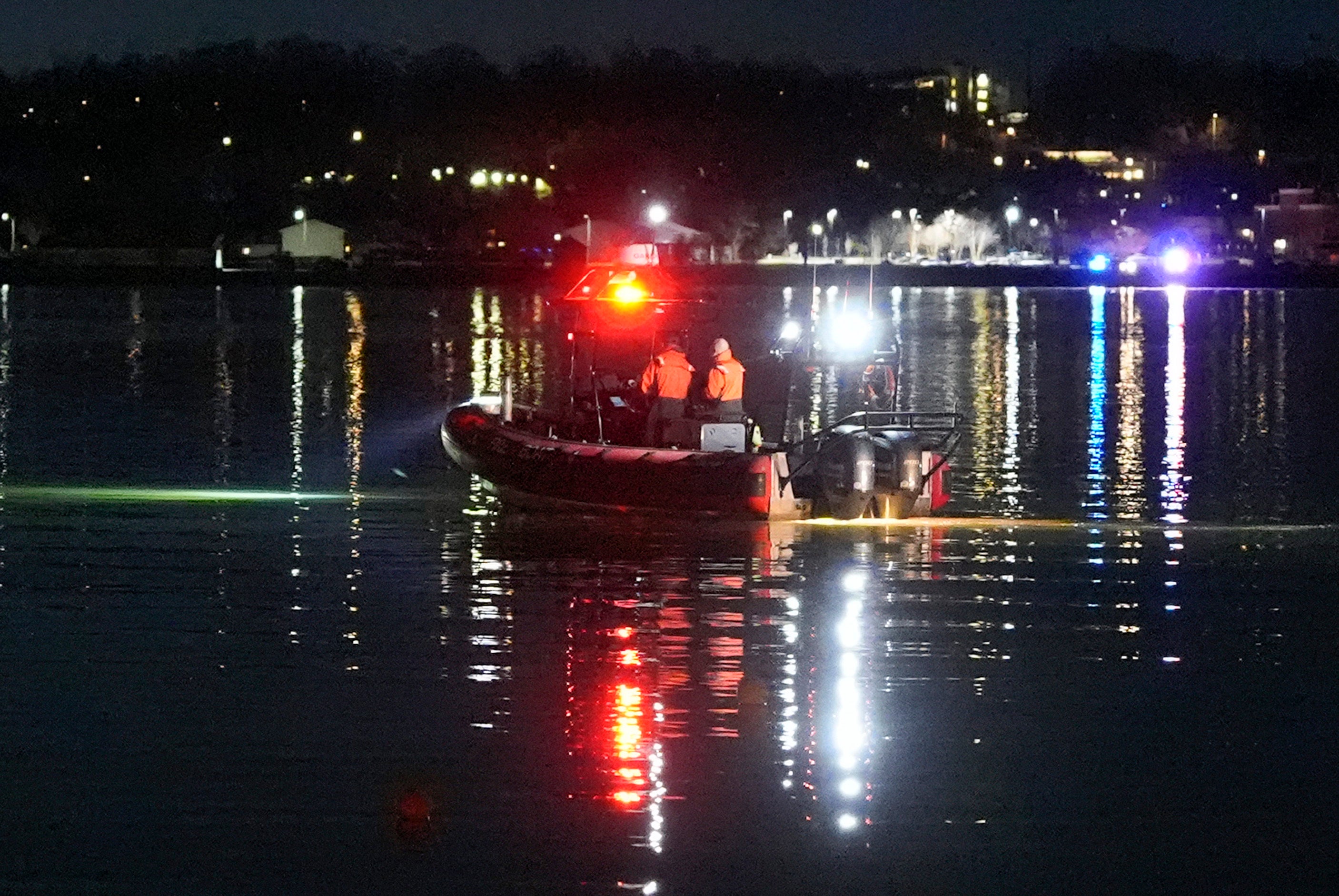  Everyone aboard an American Airlines jet that collided with an Army helicopter near D.C. is feared dead 