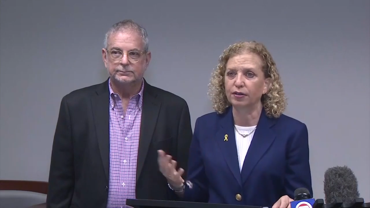  ‘It’s unconstitutional’: Rep. Debbie Wasserman Schultz pushes back on federal funding freeze 