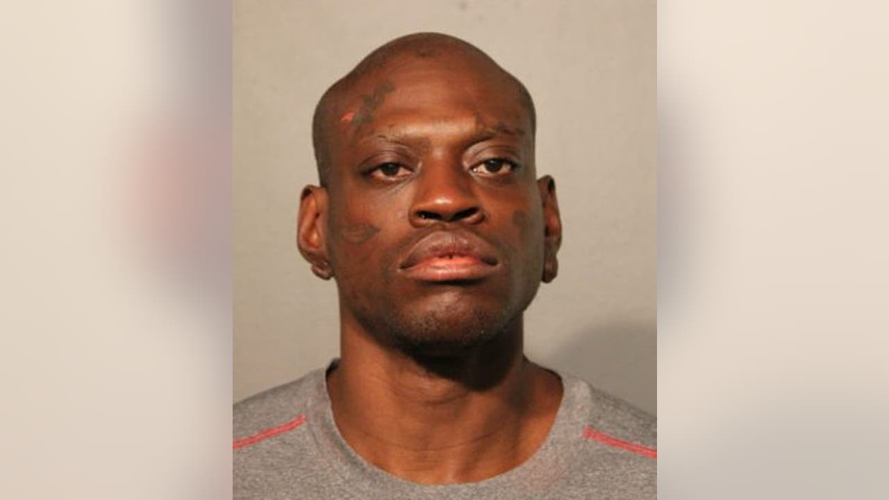   
																Registered sex offender charged in West Loop kidnapping attempt, 2 other attacks against women 
															 