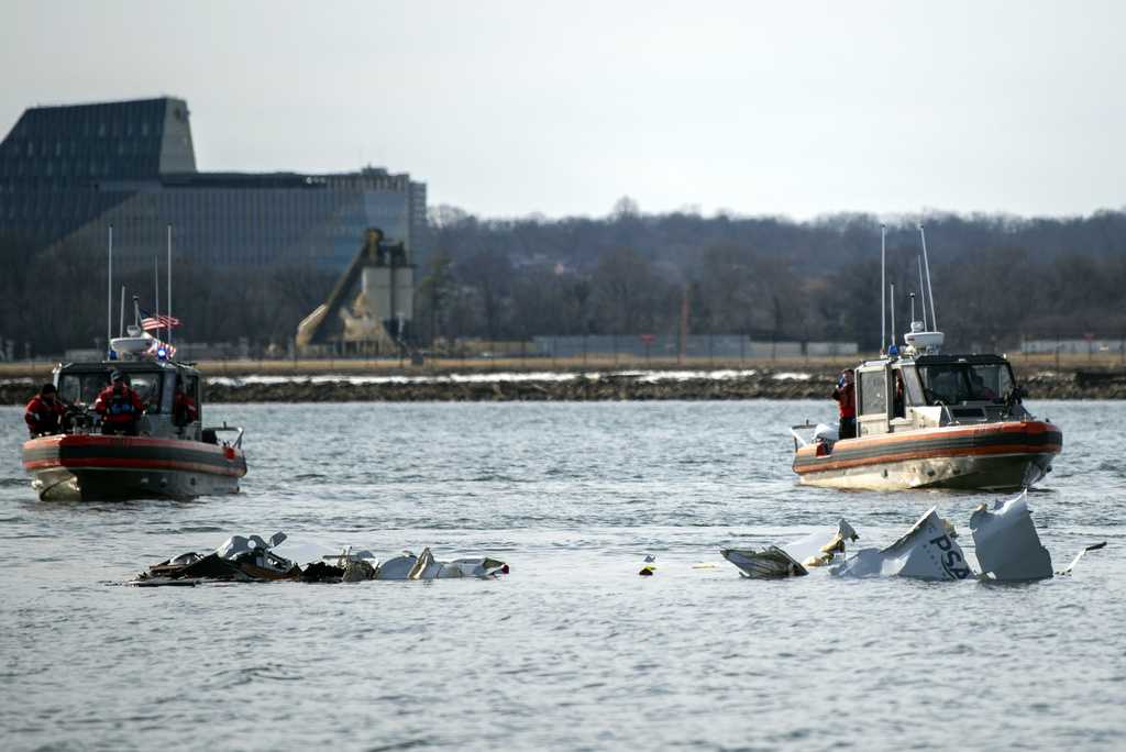  FAA indefinitely closes routes near Reagan airport to most helicopter traffic 