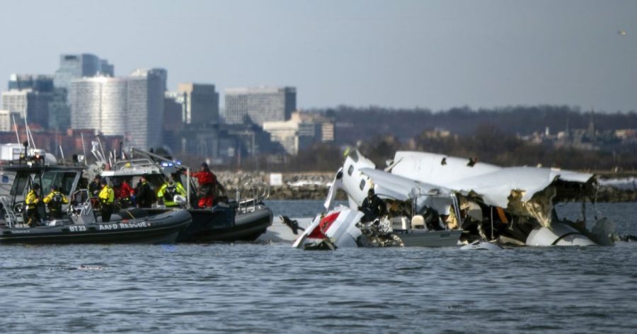  What is the NTSB and how will it investigate the DC plane crash? 