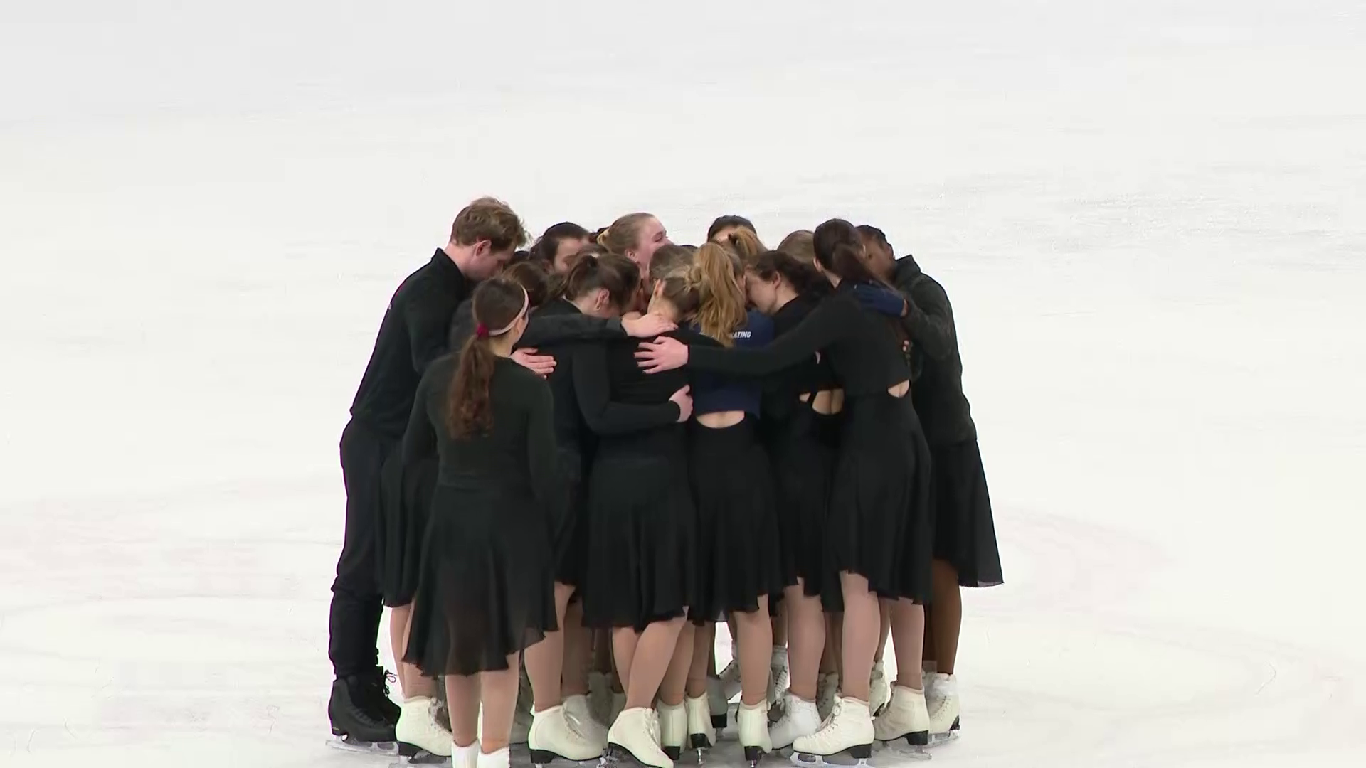  Skaters return to ice group continues to mourn plane crash victims 