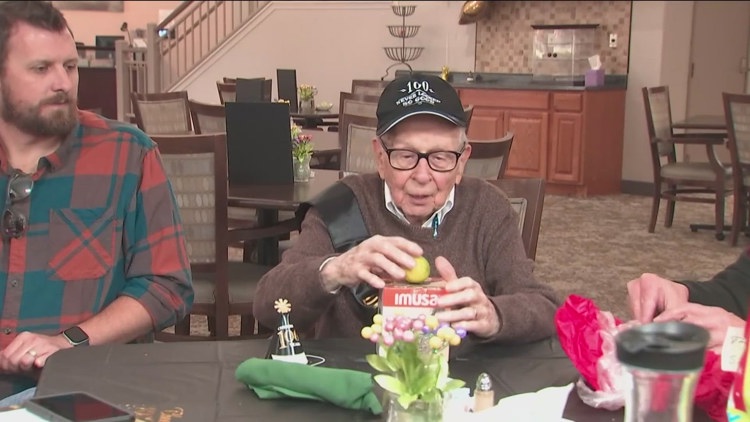  Georgia WWII veteran celebrates 100th birthday 