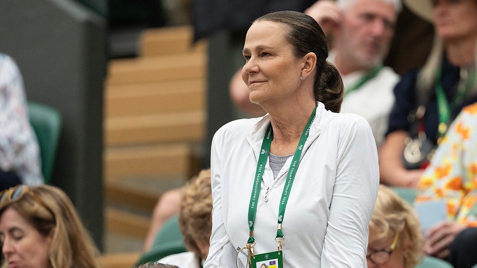  Tennis great Pam Shriver reunited with stolen trophies taken while evacuating Los Angeles wildfires 