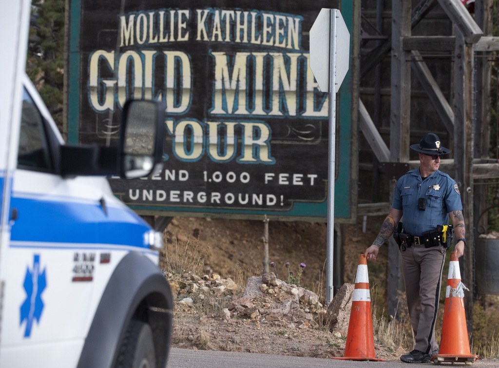  Tour guide at former Colorado gold mine fell out of elevator after apparently not latching door 