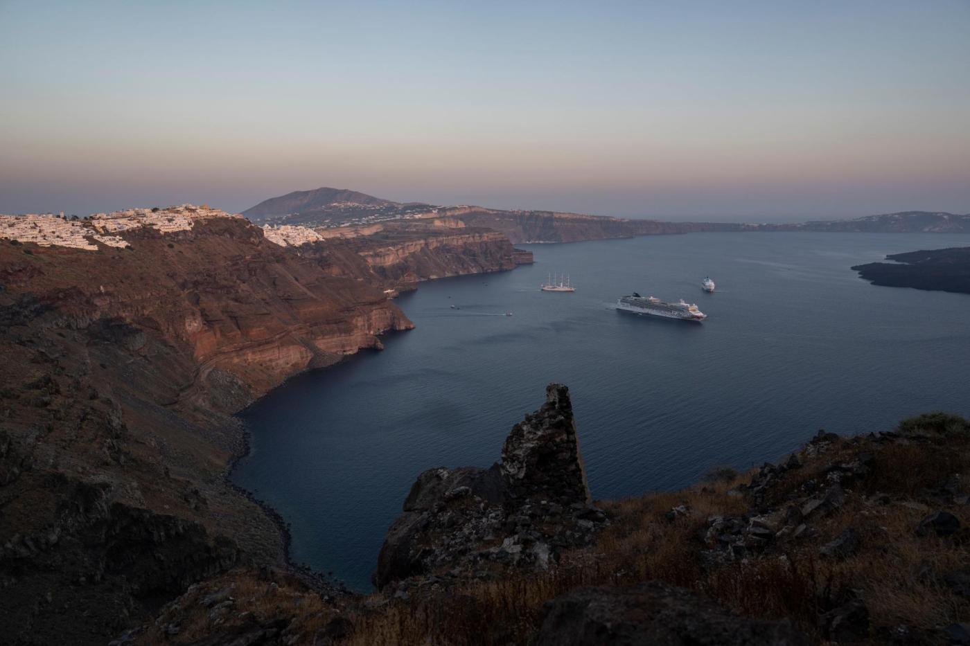  Multiple tremors near Greek island of Santorini shut schools and put residents on edge 