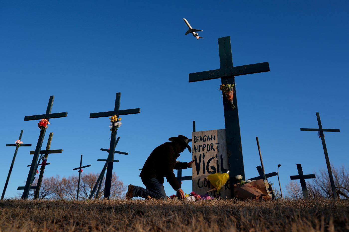  Families visit crash site in DC days after the deadliest US air disaster in a generation 