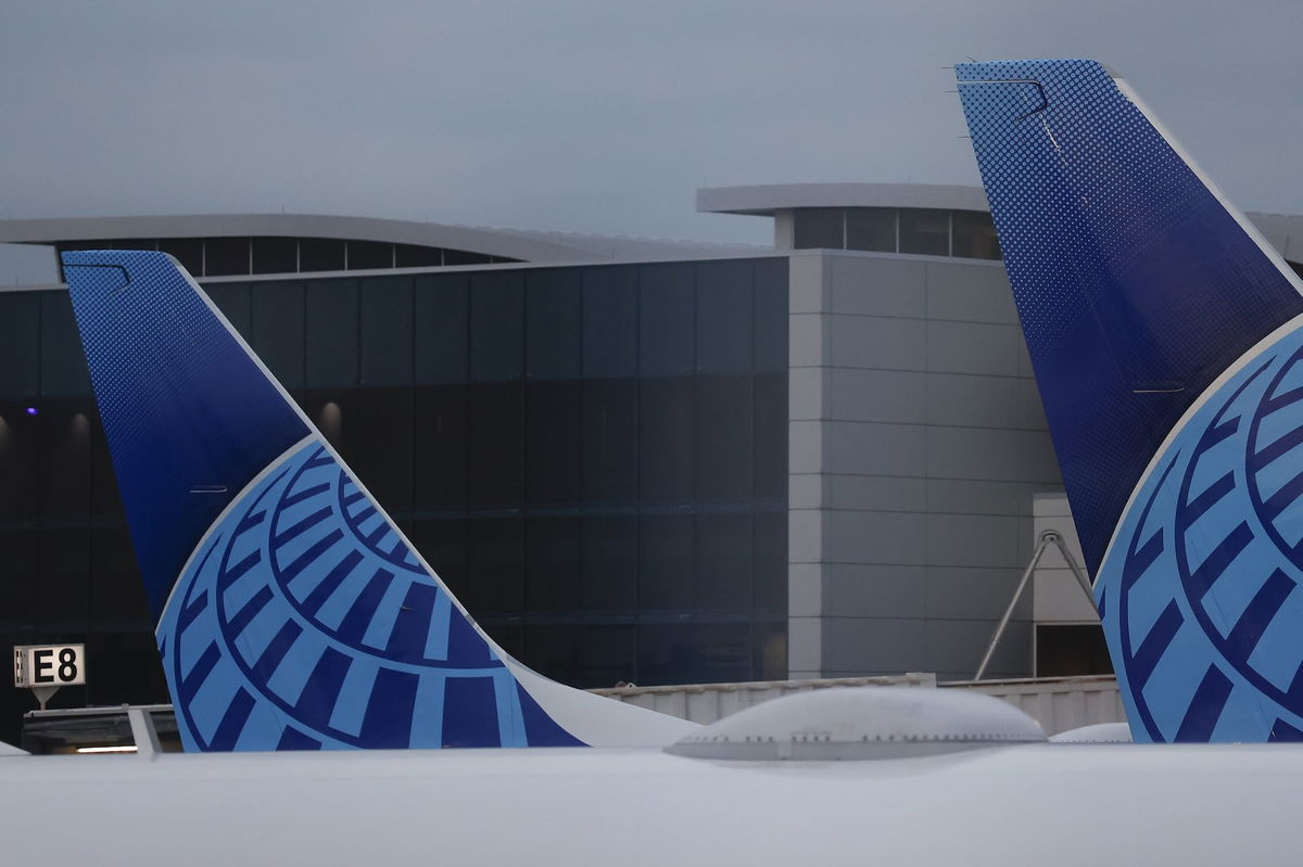  United Airlines flight from Houston to New York evacuated after engine issue reported 