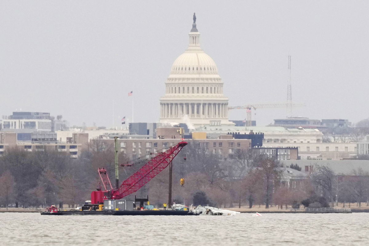  Recovery of DC jet wreckage to begin as investigators review new information 