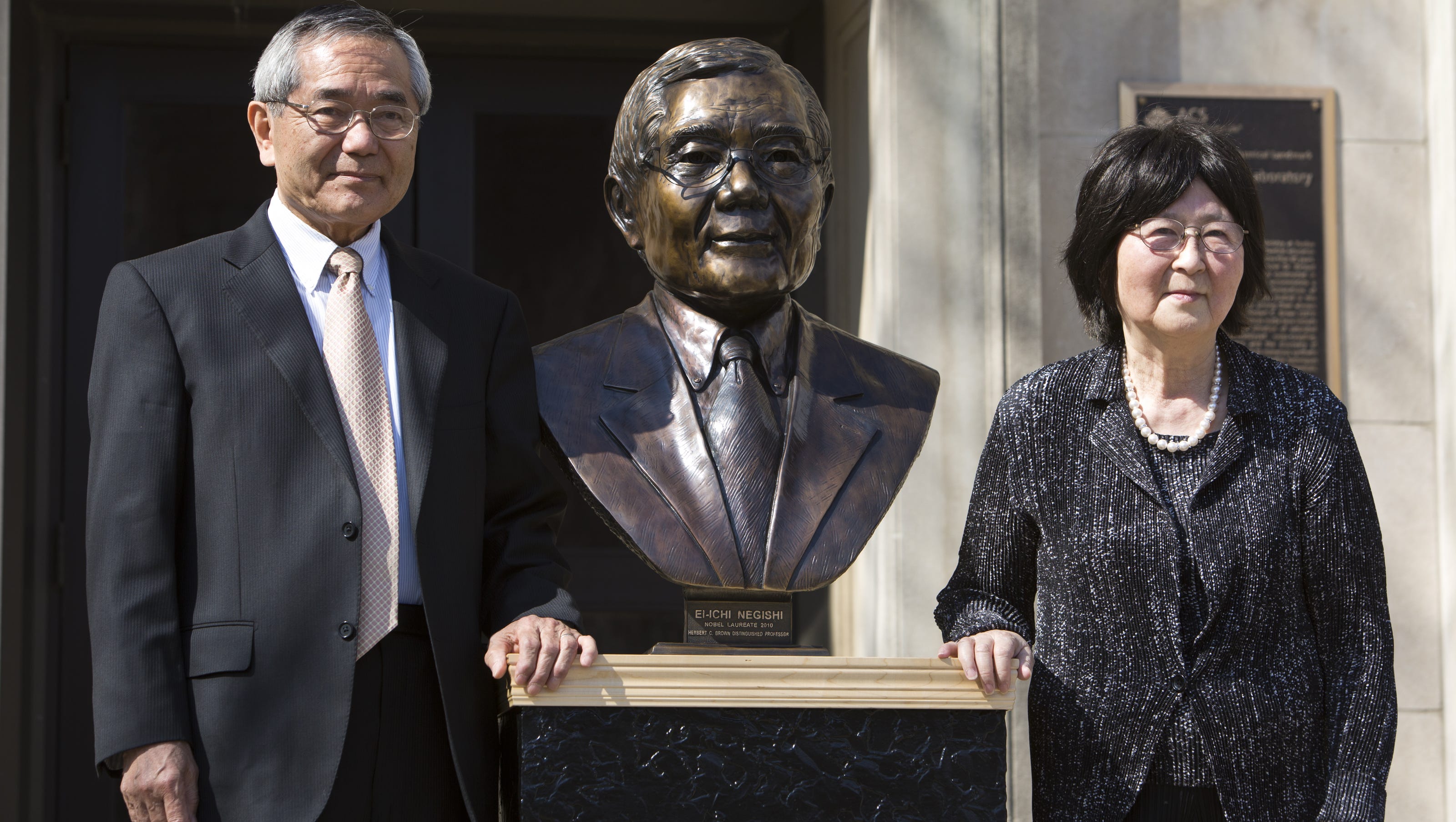  Police: No foul play in death of wife of Purdue Nobel Prize winner found in Illinois 