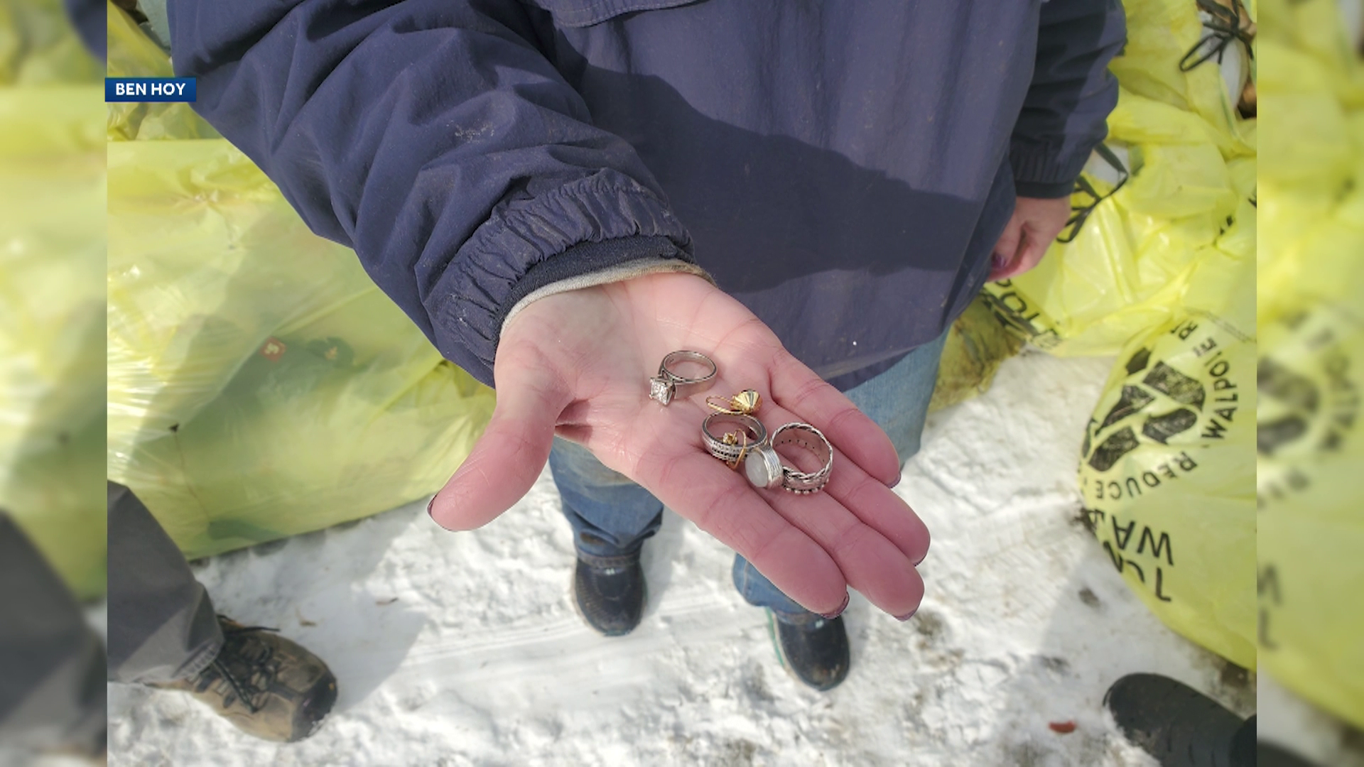  Woman's diamond ring found in piles of garbage by recycling attendants 