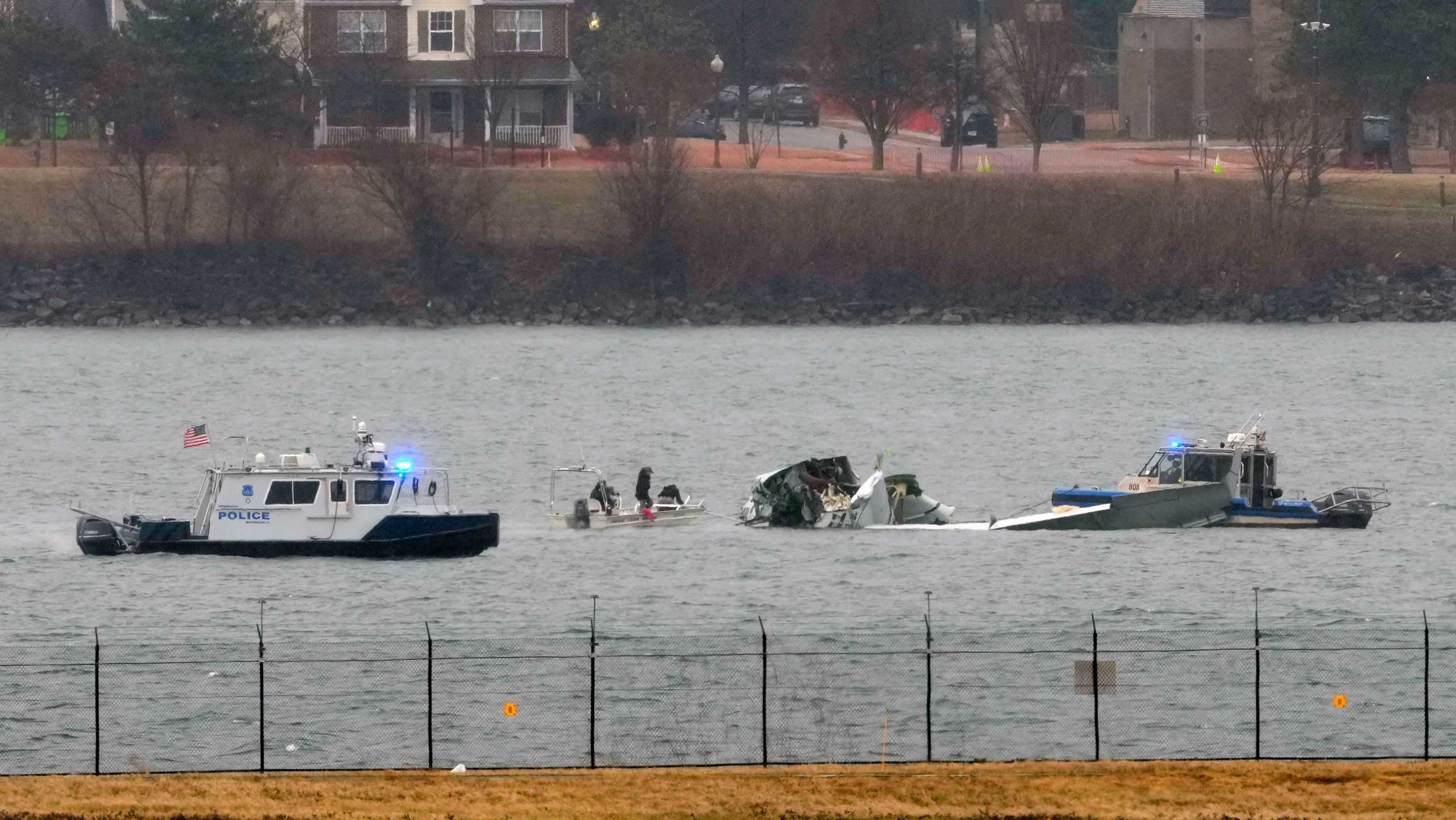  Recovery of DC jet wreckage begins as investigators review new information 