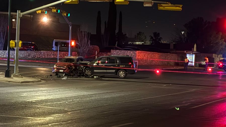  3 people hurt in crash in East El Paso 