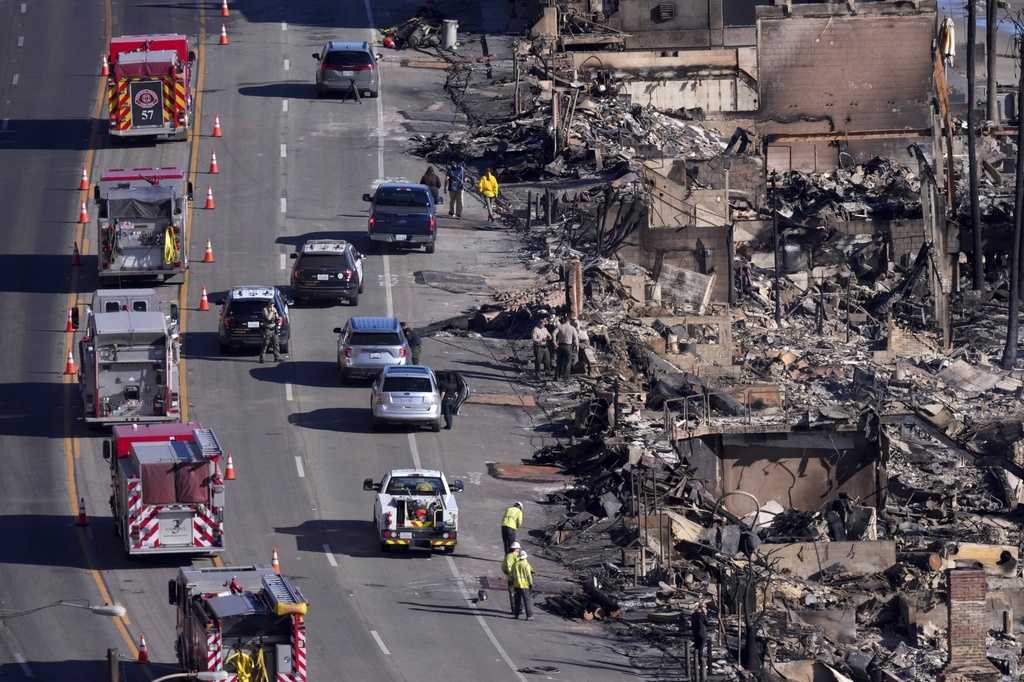  Pacific Coast Highway reopens nearly a month after devastating Southern California wildfires 