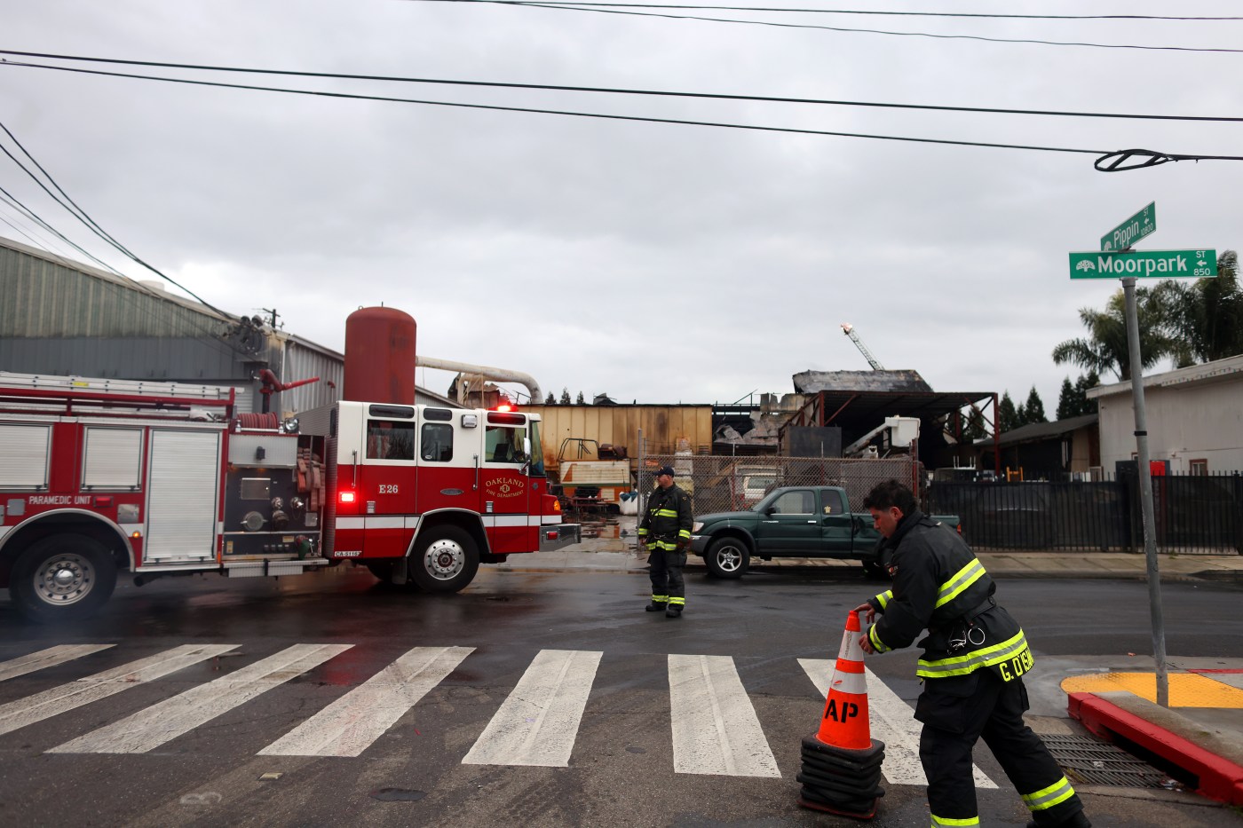  Person found dead in aftermath of two-alarm blaze at Oakland warehouse 