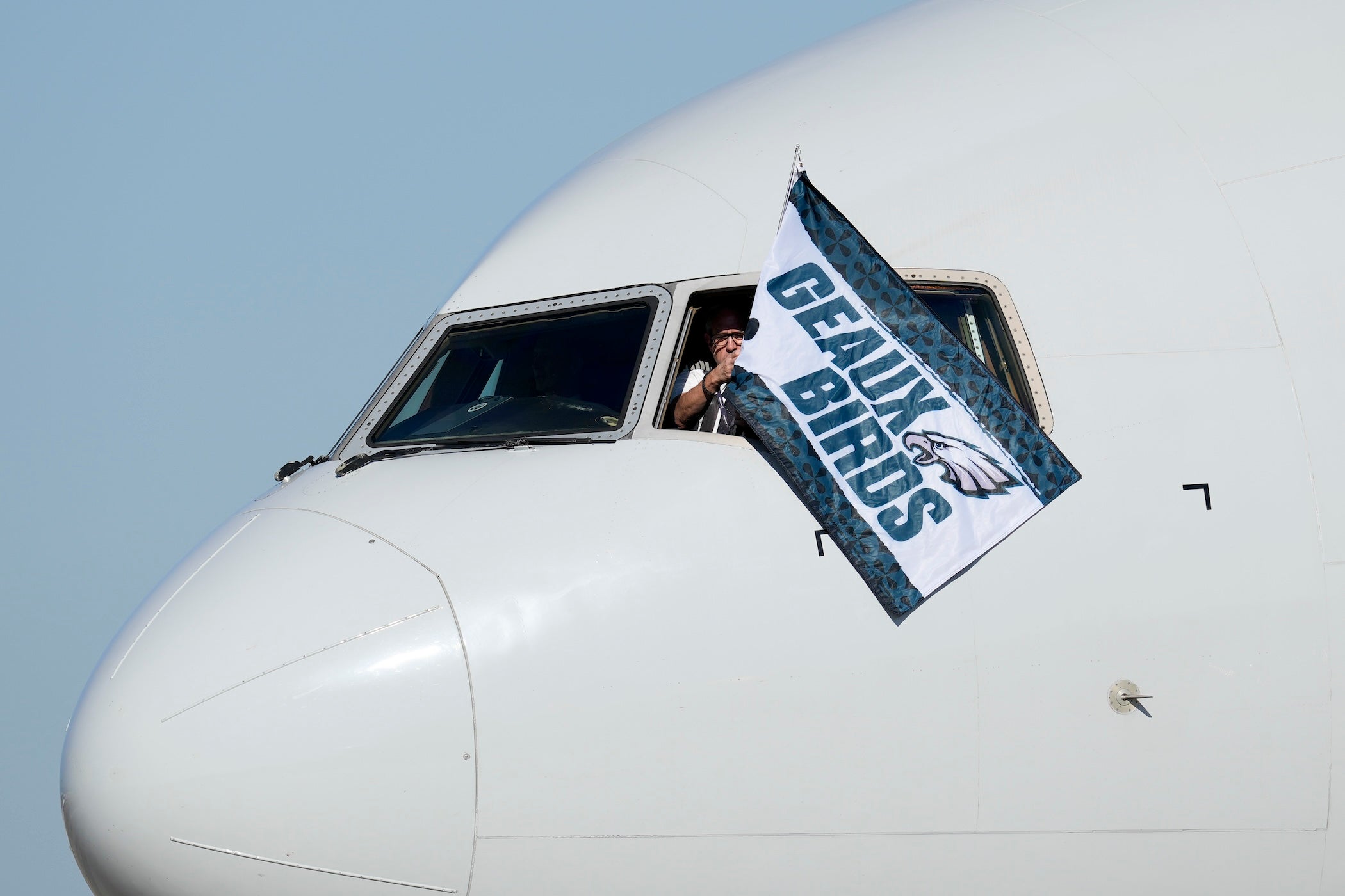  Eagles and Chiefs arrive in New Orleans for Super Bowl week 