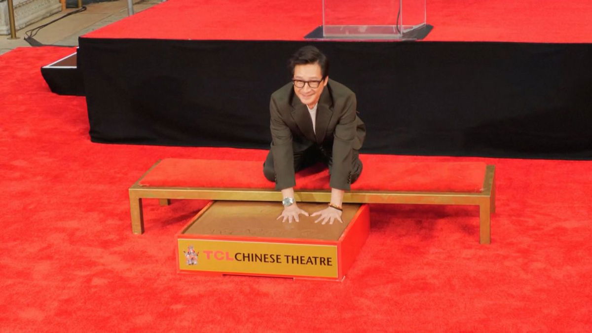  Oscar winner Ke Huy Quan honored with hand & footprint ceremony 