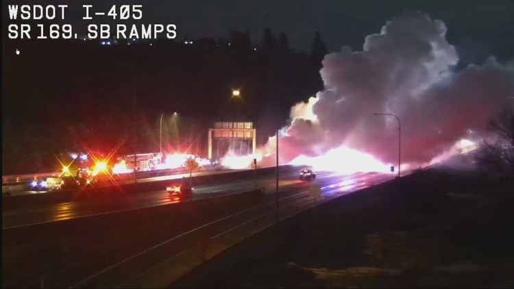  Semi-truck fire closes lanes of I-405 northbound near Renton 