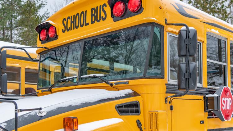  More than 50 school districts, schools in northwest Oregon closed, delayed or on snow routes due to winter weather 