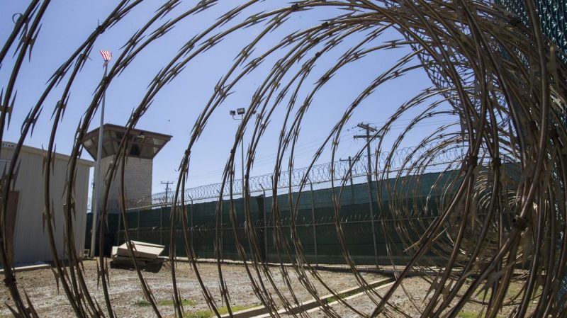  Military flight from El Paso sends migrants to Guantanamo Bay 