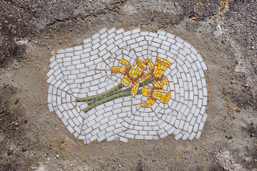  How a guerilla artist is transforming Chicago's potholes 