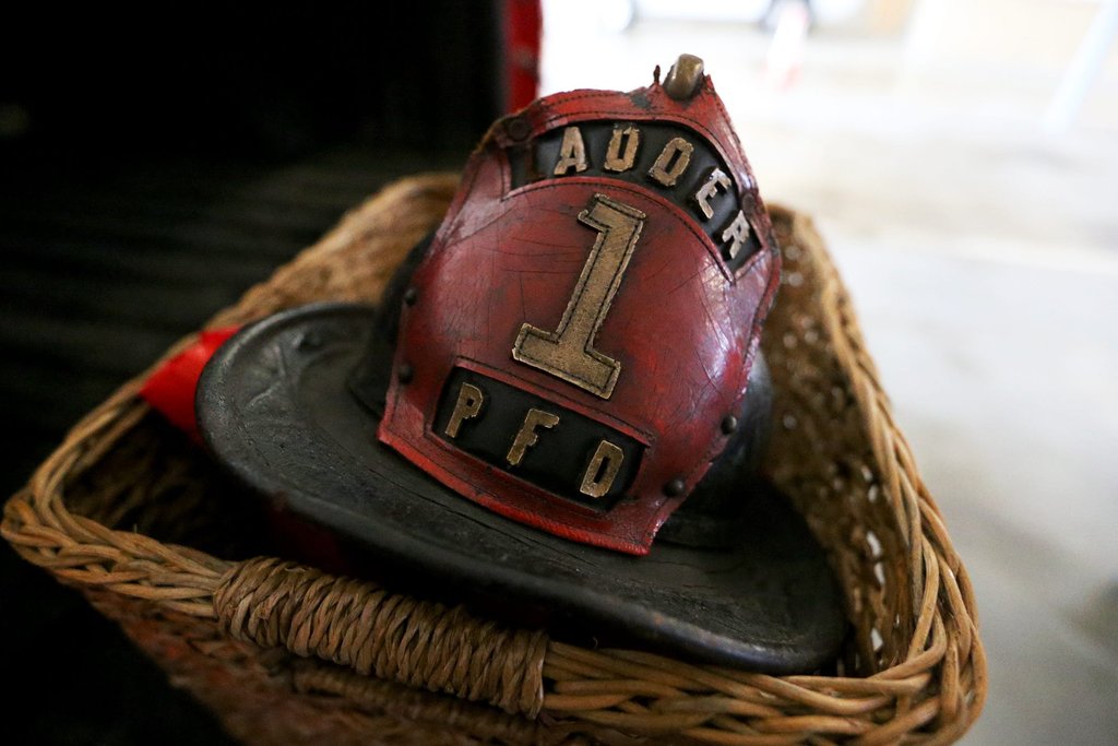  Reunited: After Decades, a Firefighter’s Helmet Is Returned to His Family 