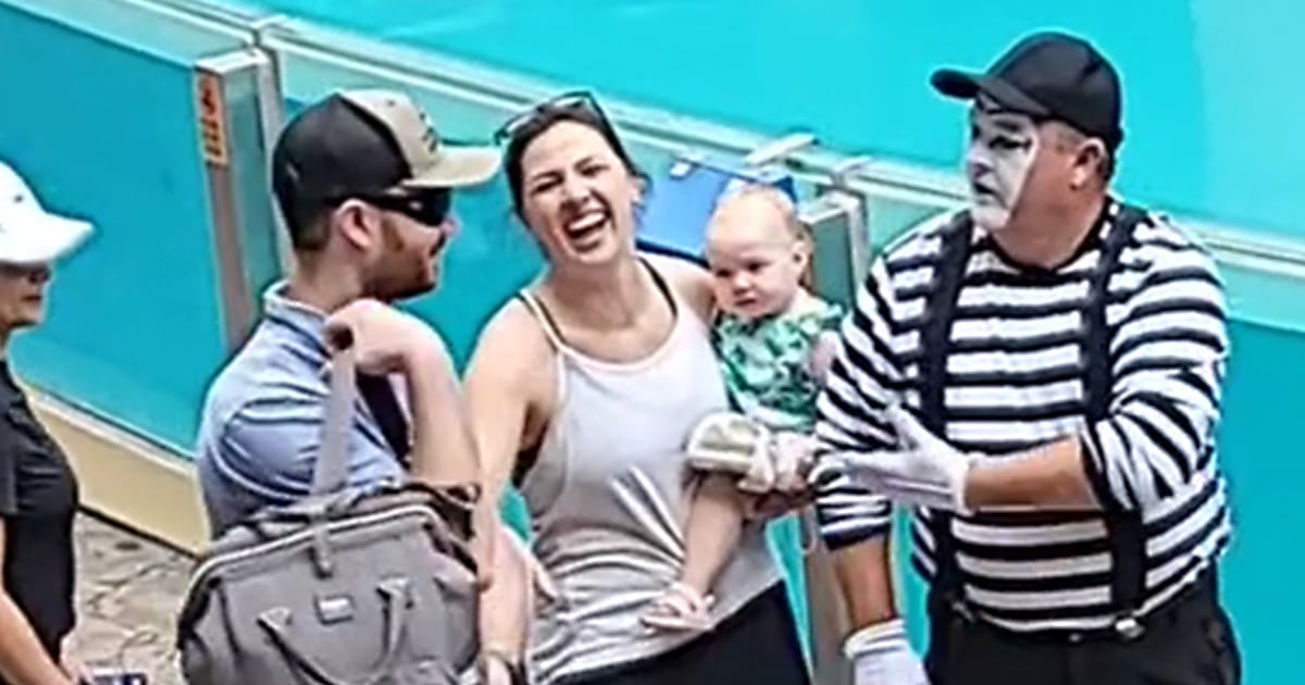   
																See the hilarious moment a mime calls out a dad for not giving his wife a hand 
															 