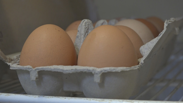  Egg prices are soaring, and one South Carolina farmer is struggling to keep up. Here’s why he’s limiting customers to just two dozen. 