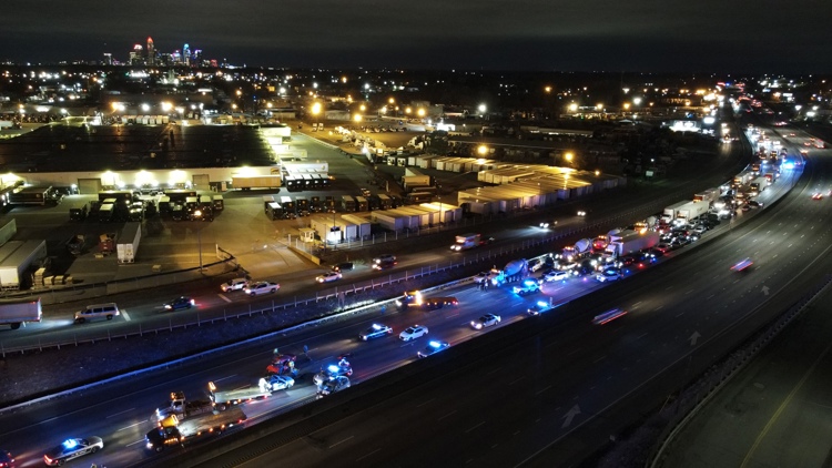  Fatal crash on I-85 in Charlotte leaves one dead, four injured 