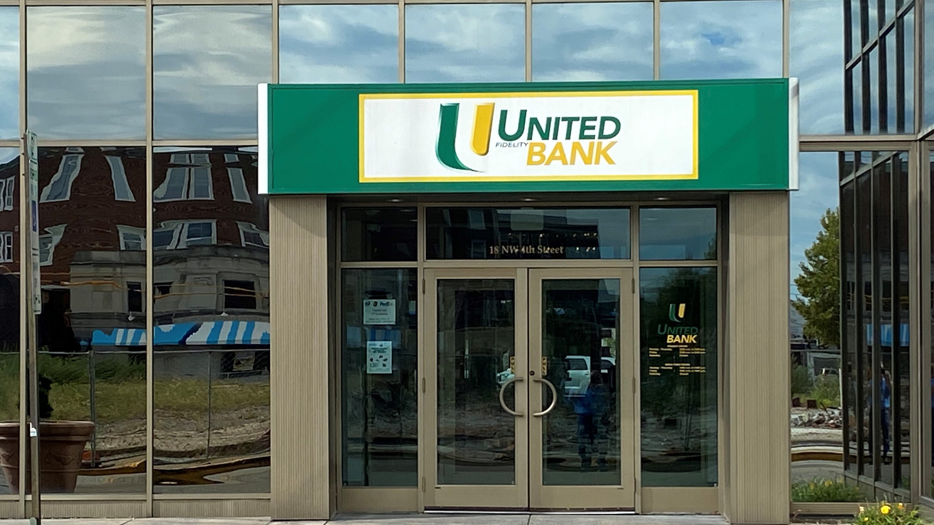  Evansville-based United Fidelity Bank acquires Central Illinois banks 