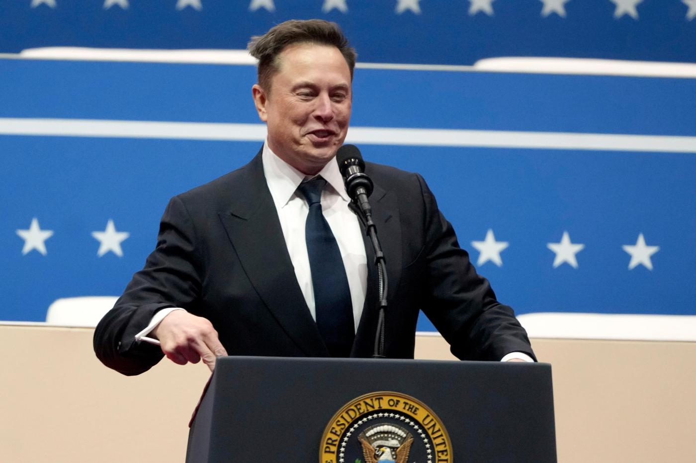  Elon Musk dodges DOGE scrutiny while expanding his power in Washington 