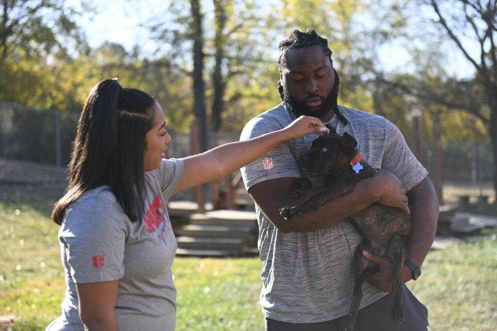  Chiefs player becomes coach to mutt named Parsnip for Puppy Bowl 