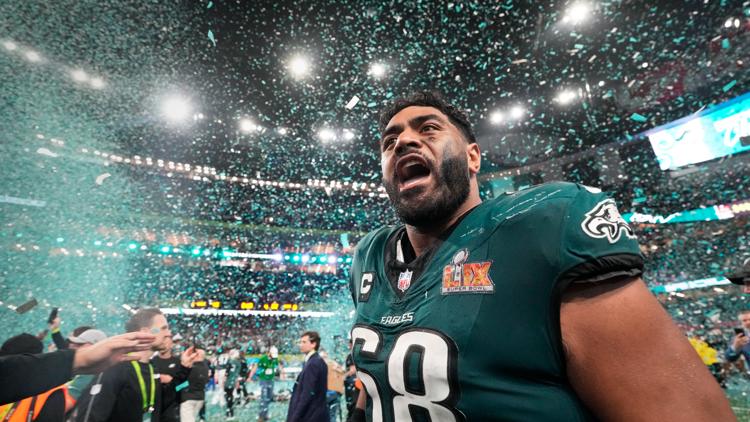  Eagles' Jordan Mailata makes history in Australia with Super Bowl win 