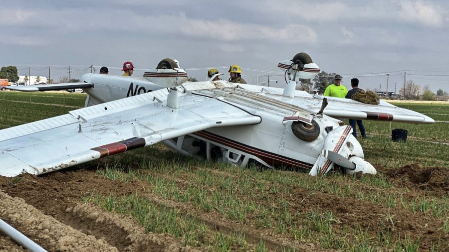  2 people survive plane crash in Shafter 