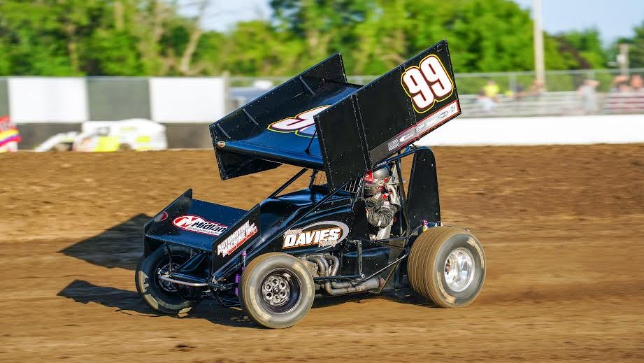   
																Oquawka, Roseville, Gladstone sprint cars among those racing at Davenport Speedway June 26 
															 