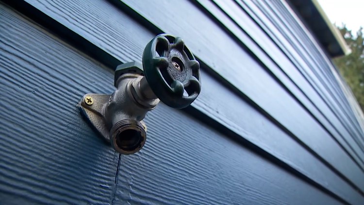  How to protect pipes during freezing temperatures 