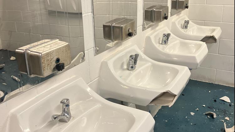  Police: Teens cause at least $5k in damage to public bathroom in Bradenton 