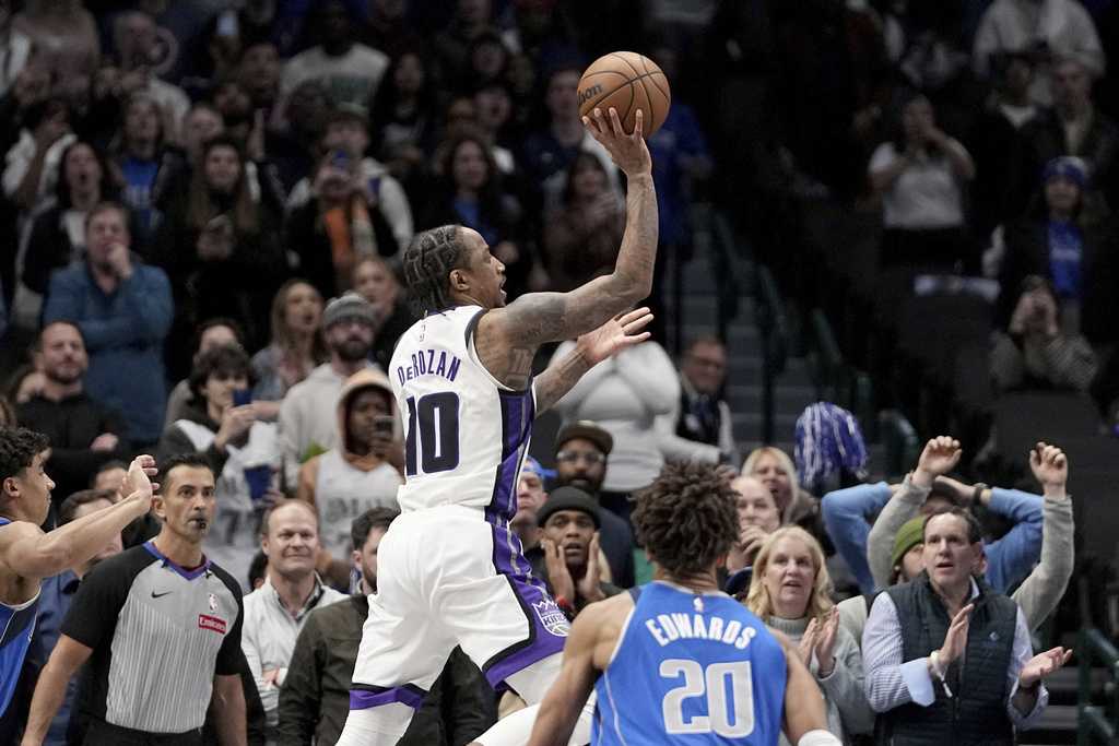  DeRozan scores 42 points, including OT winner, as Kings edge depleted Mavericks 129-128 