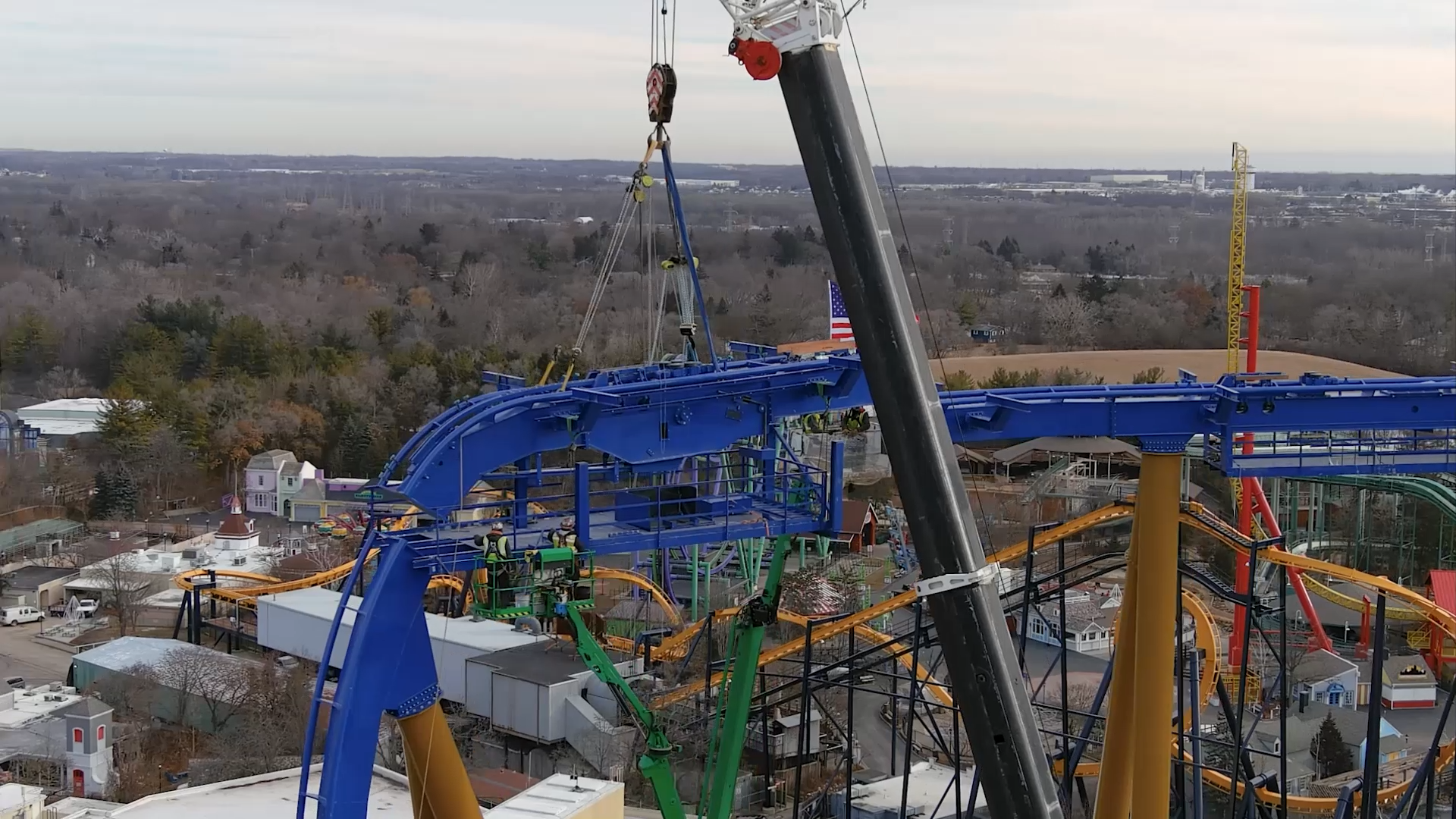  Six Flags Great America places track on new record-breaking coaster 