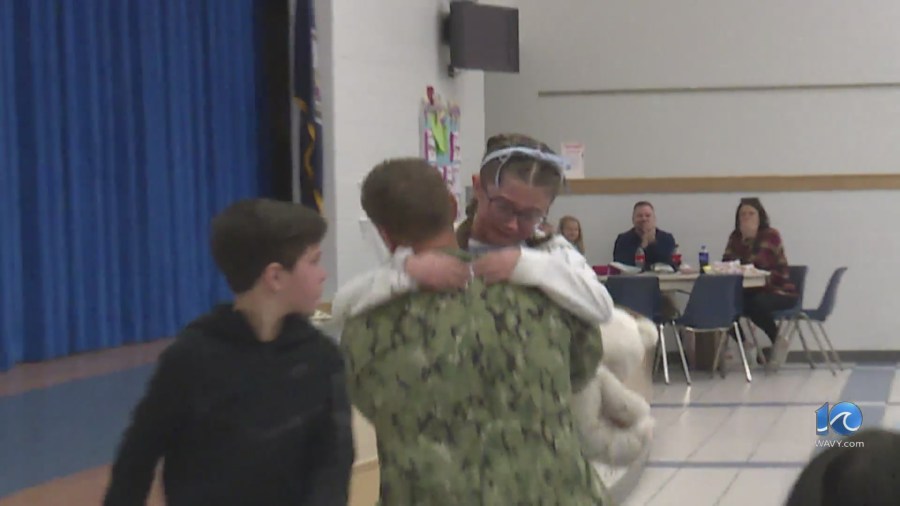  Watch Navy father surprise daughter after 9 months 